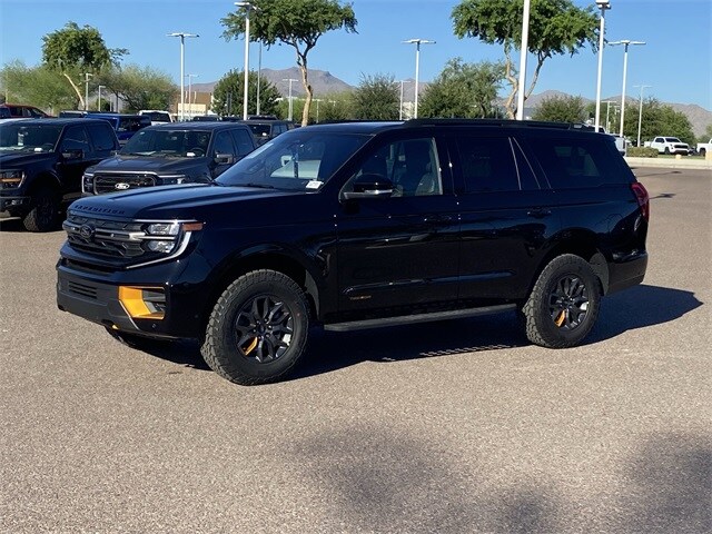 2025 Ford Expedition photo 2