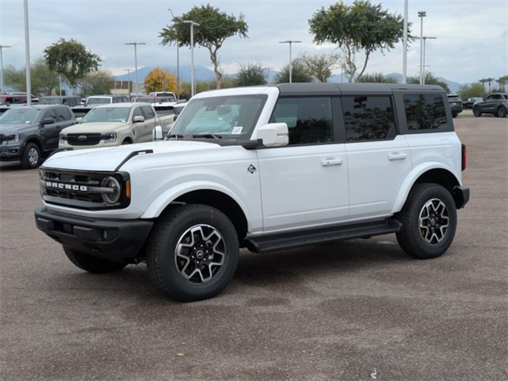 New 2025 Ford Bronco Outer Banks SUV