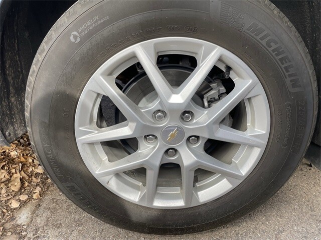 2024 Chevrolet Equinox LS photo 3