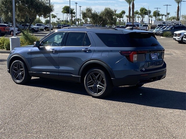2025 Ford Explorer ST-Line photo 2