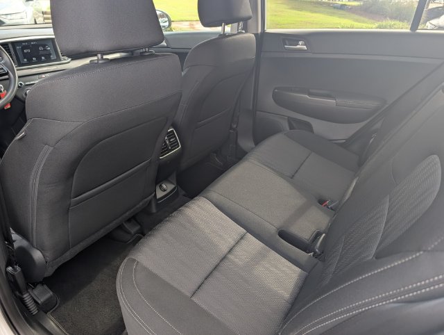 2021 Kia Sportage LX - Photo 9