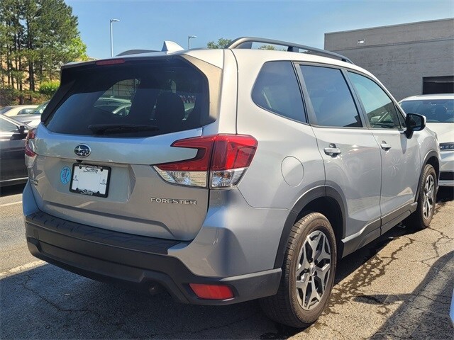 2020 Subaru Forester Premium photo 4