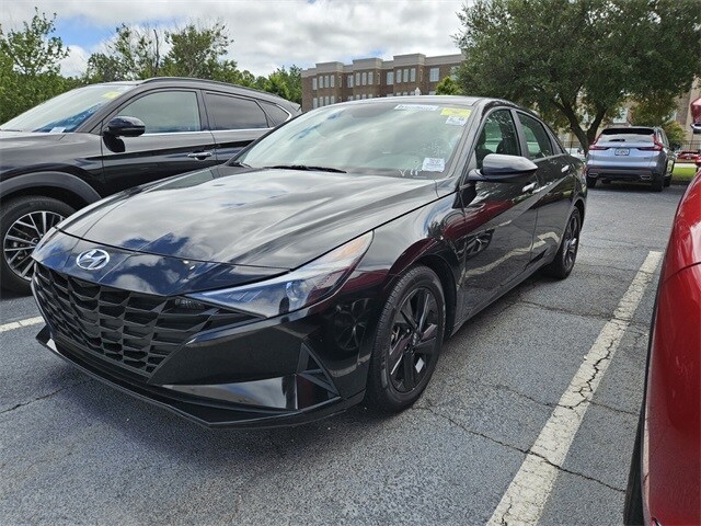 2021 Hyundai Elantra SEL photo 3