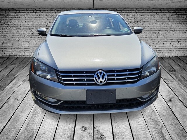 2014 Volkswagen Passat TDI SEL Premium photo 2