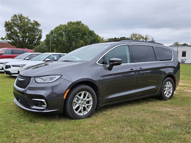 2022 Chrysler Pacifica Touring L photo 3