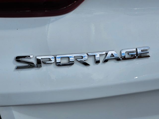 2021 Kia Sportage LX - Photo 18