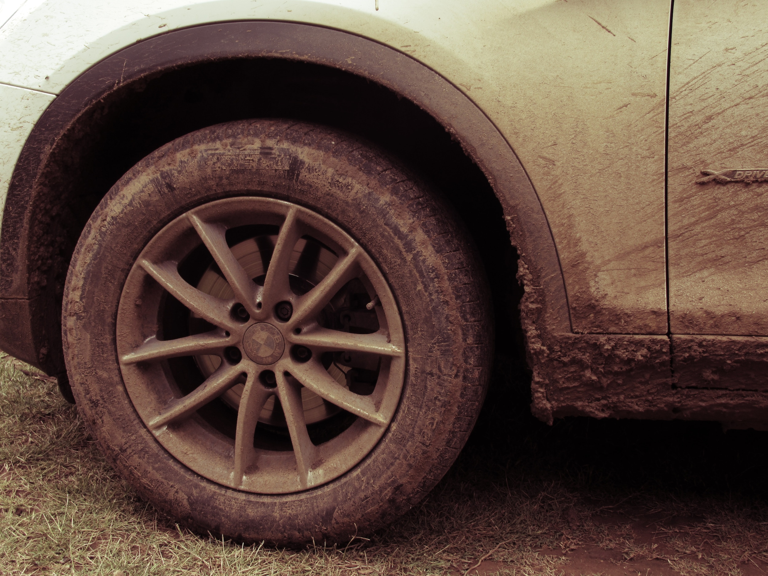 car-dirt-road-dirty-770536.jpg