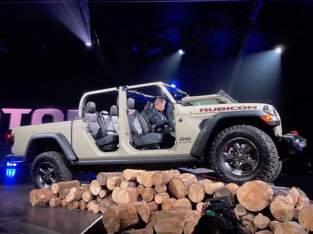 2020-Jeep-Gladiator-debut-side.jpeg