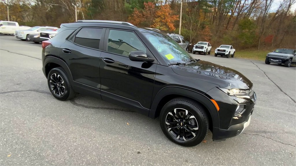 2021 Chevrolet Trailblazer LT photo 2