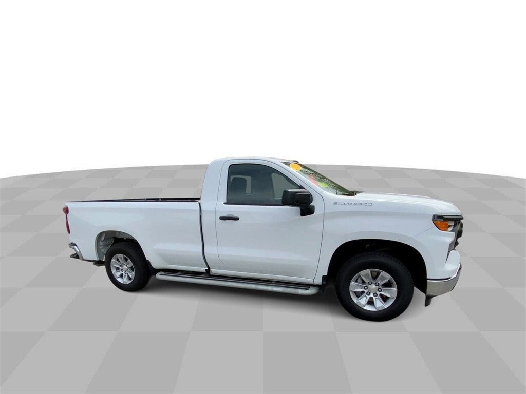 2024 Chevrolet Silverado 1500 photo 2