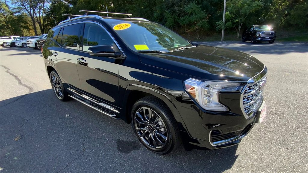 2024 Gmc Terrain Denali photo 2