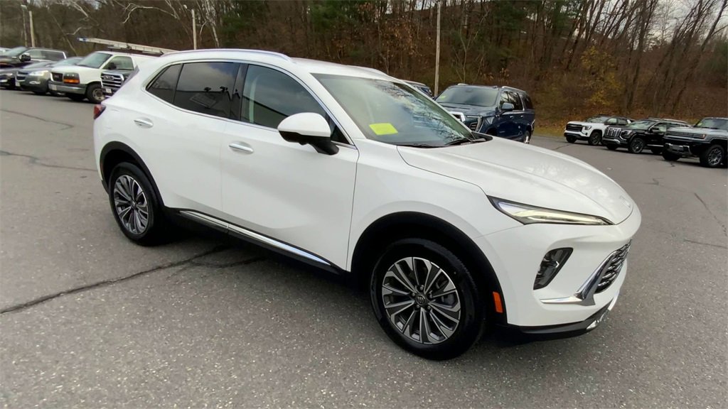 2025 Buick Envision Preferred photo 2