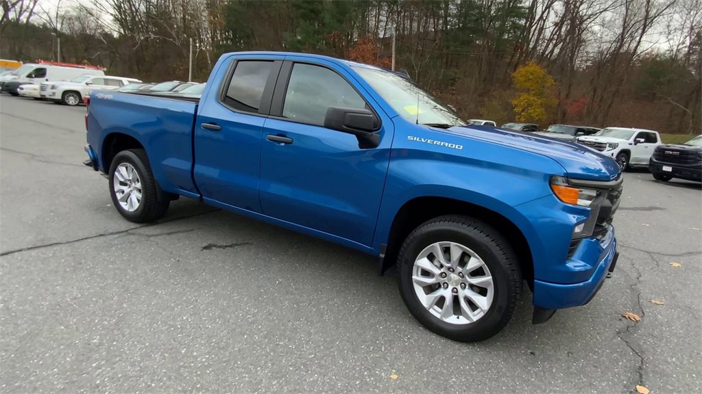 2022 Chevrolet Silverado 1500 Custom photo 3