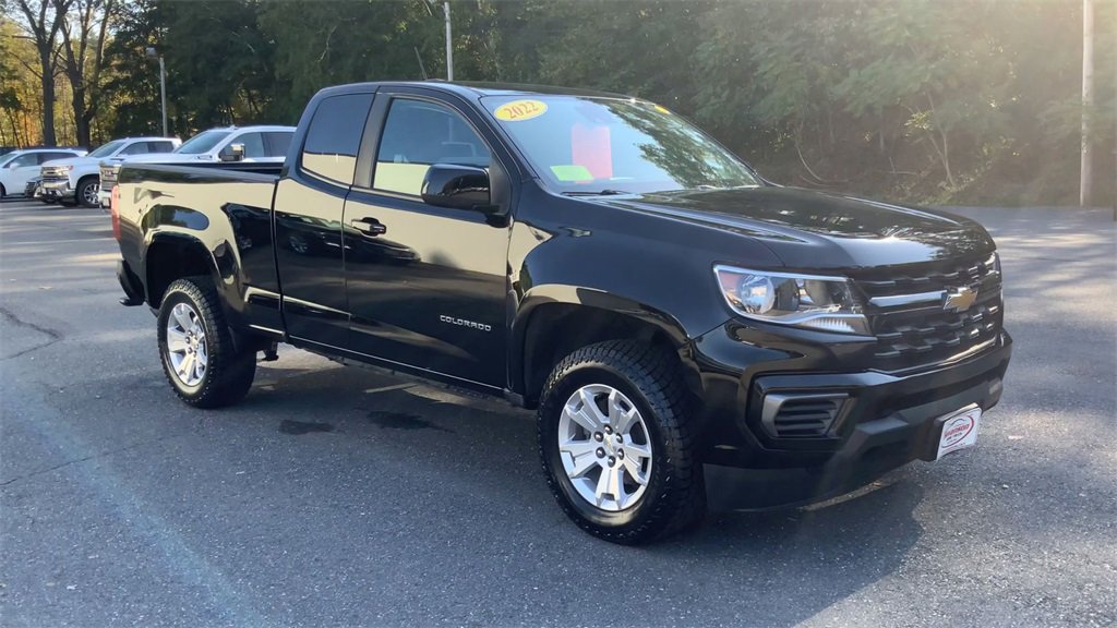 2022 Chevrolet Colorado LT photo 2