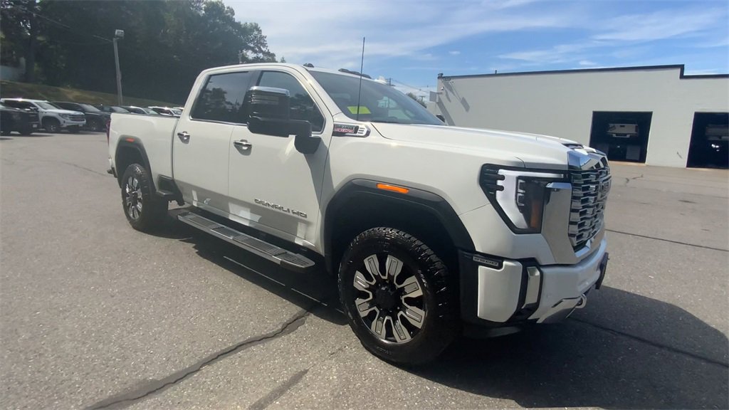 2024 Gmc Sierra 2500 HD Denali photo 2