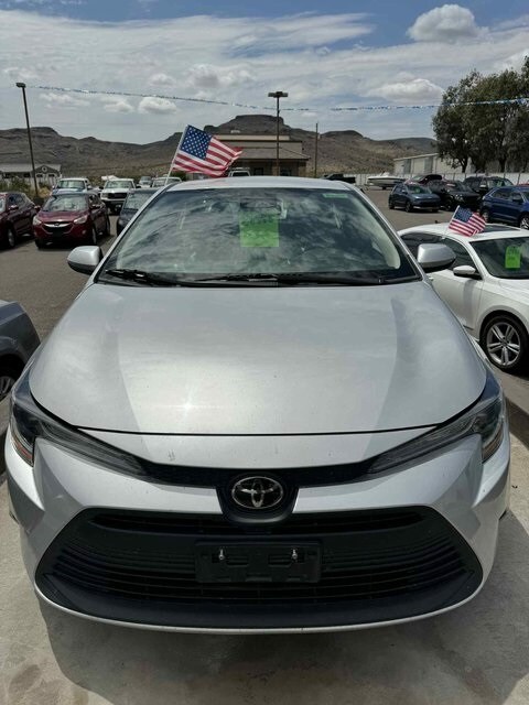 2023 Toyota Corolla LE photo 2