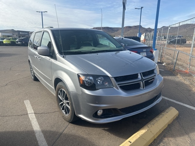 2016 Dodge Grand Caravan R/T's photo