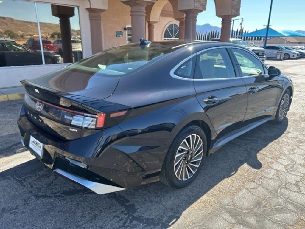 New 2025 Hyundai Sonata Hybrid Limited Sedan