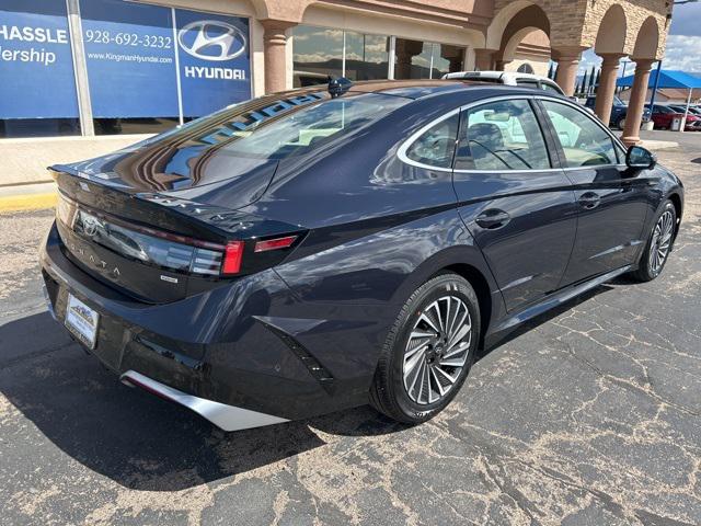 2025 Hyundai Sonata Hybrid Limited photo 2