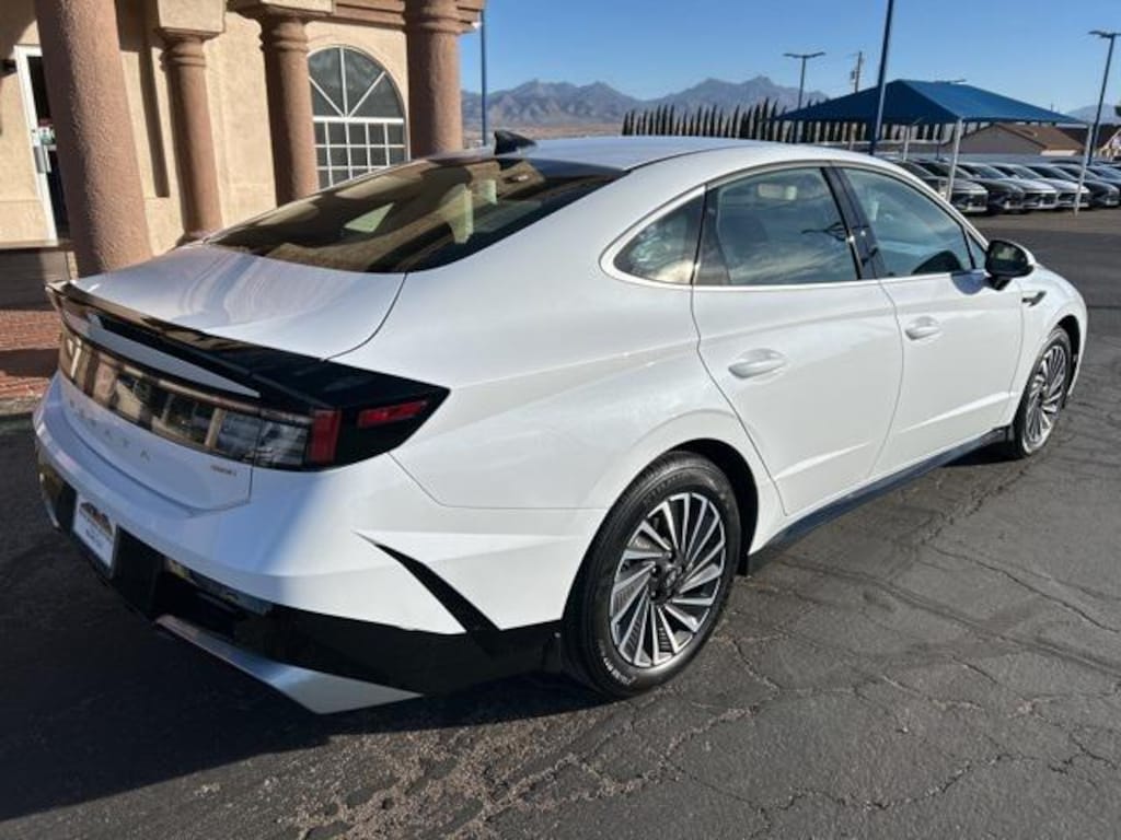 New 2025 Hyundai Sonata Hybrid SEL Sedan