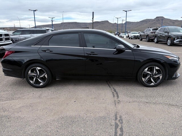 2023 Hyundai Elantra Limited photo 2