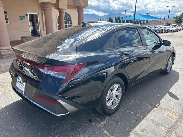 2025 Hyundai Elantra SE photo 2