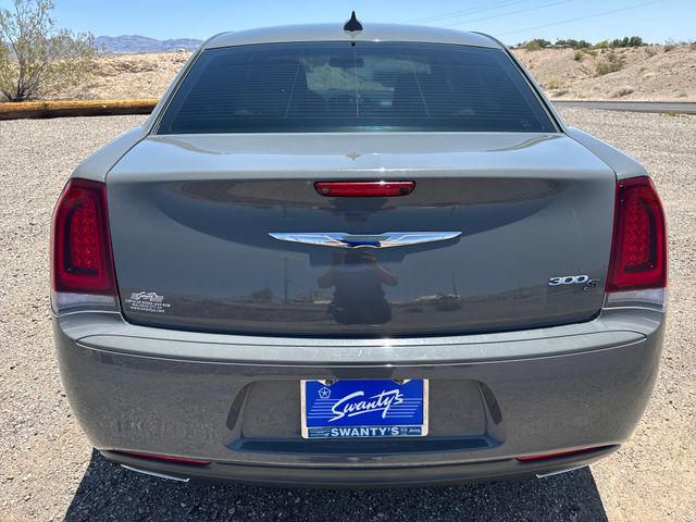 2019 Chrysler 300 S photo 4