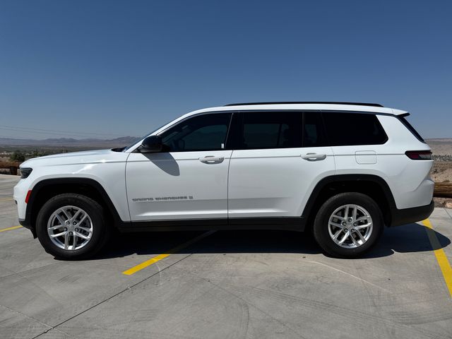 2025 Jeep Grand Cherokee Laredo photo 2