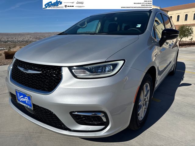 2024 Chrysler Pacifica Touring L's photo