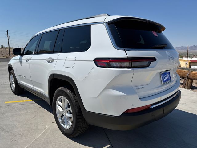 2025 Jeep Grand Cherokee Laredo photo 3