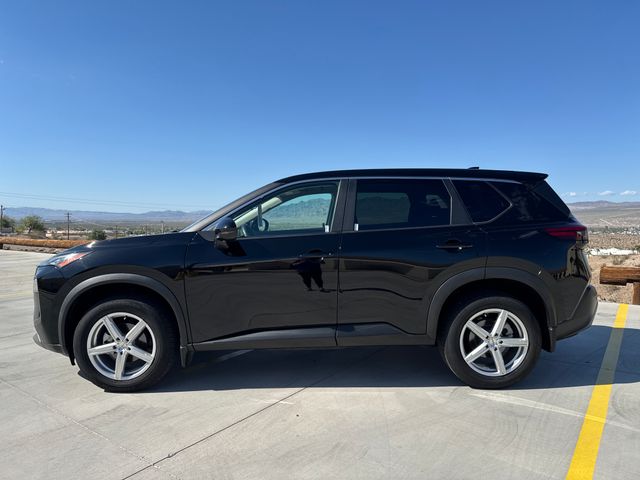 2023 Nissan Rogue SV photo 2