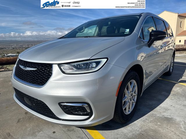 2024 Chrysler Pacifica Touring L's photo