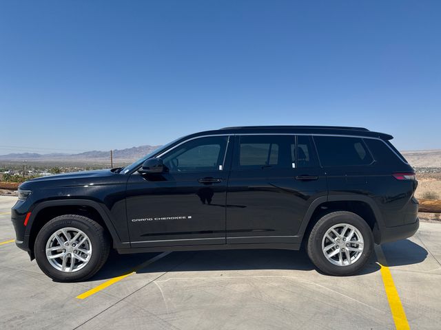 2025 Jeep Grand Cherokee Laredo photo 2