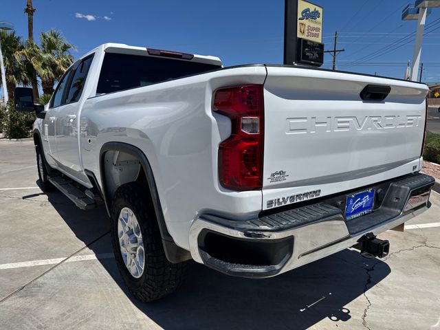 2020 Chevrolet Silverado 2500HD LT photo 3