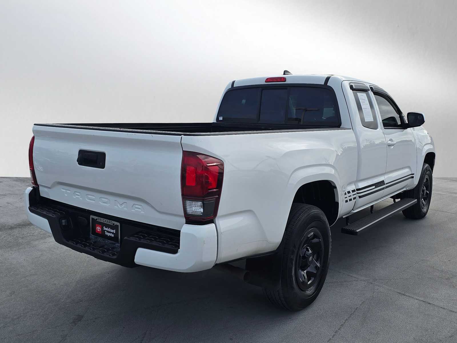 2022 Toyota Tacoma SR Access Cab photo 3