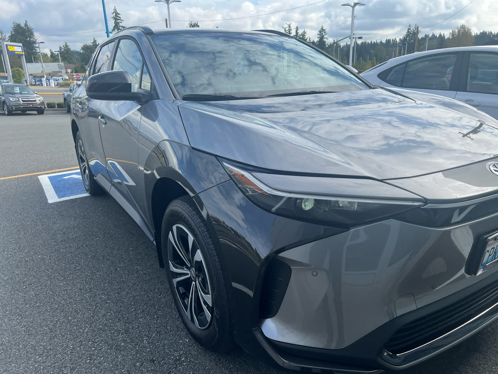 2024 Toyota bZ4X XLE photo 2
