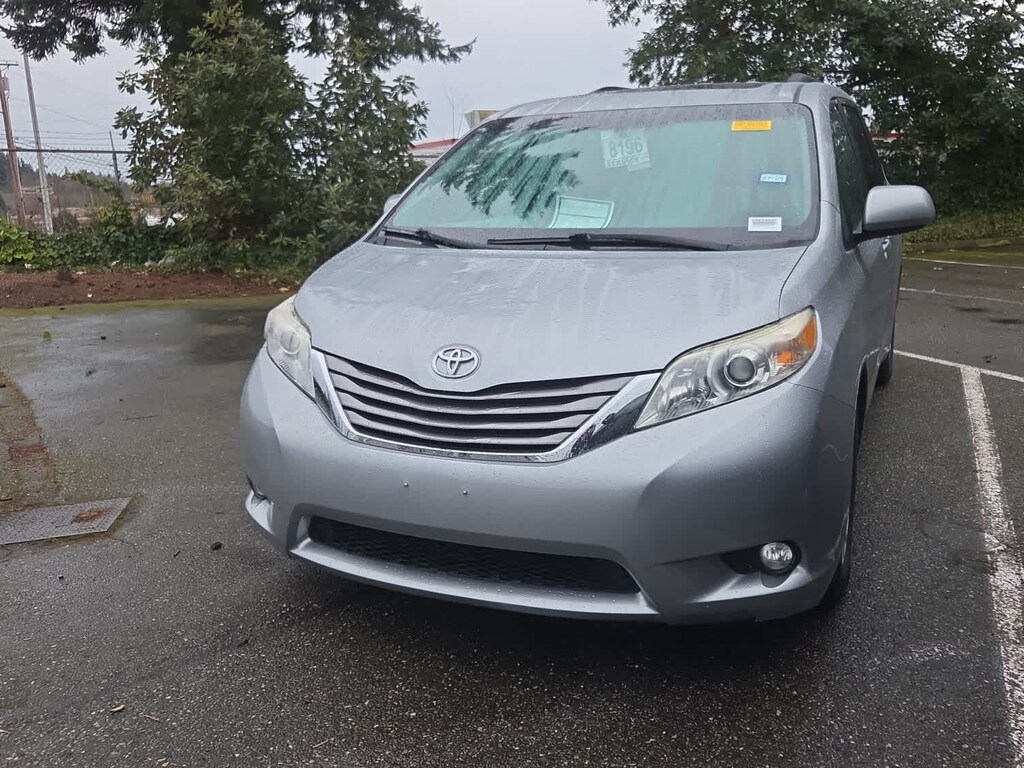 Used 2017 Toyota Sienna XLE Premium 8 Passenger Van
