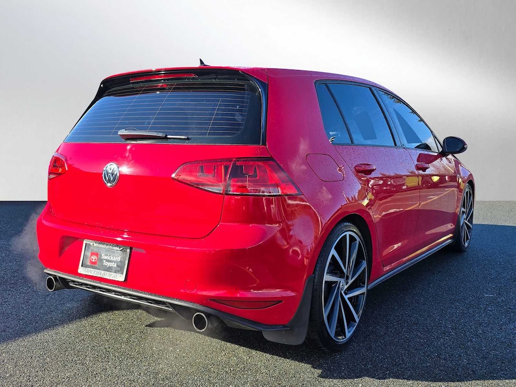 Used 2016 Volkswagen Golf GTI SE w/Performance Package 4-Door Manual Hatchback