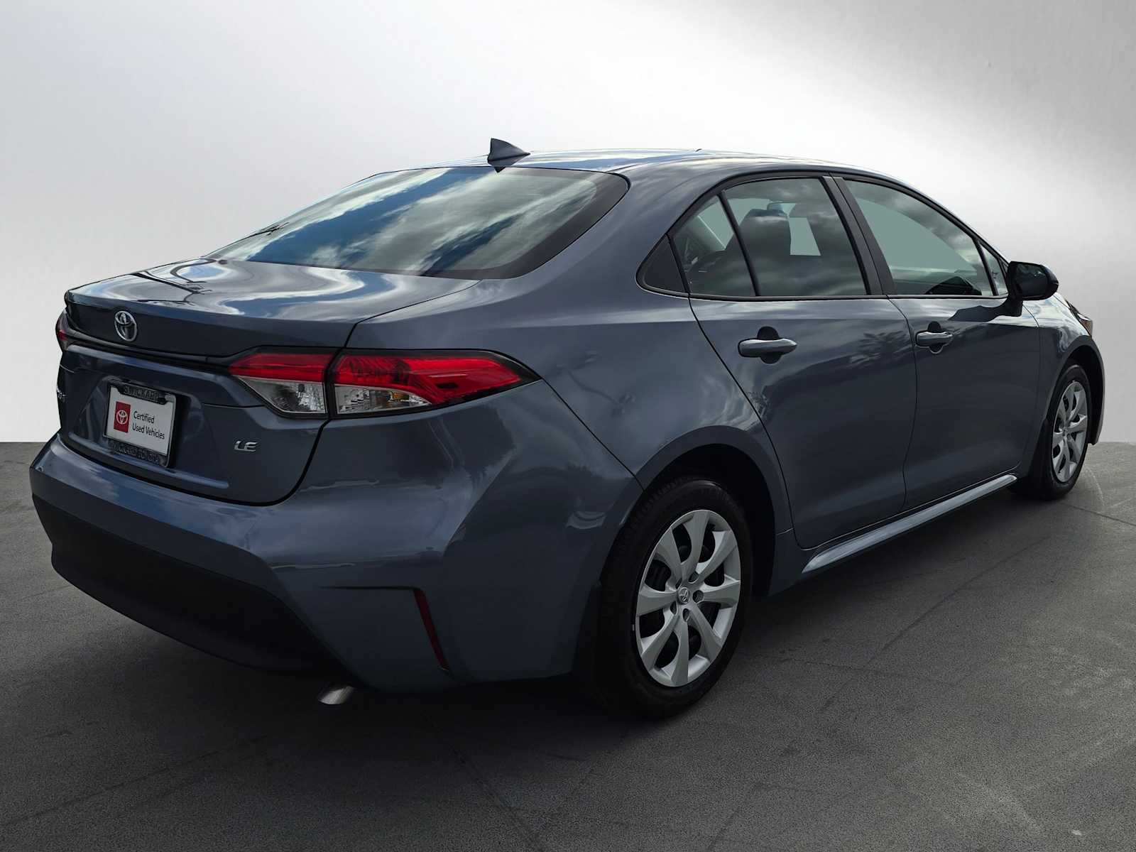 2025 Toyota Corolla LE photo 3