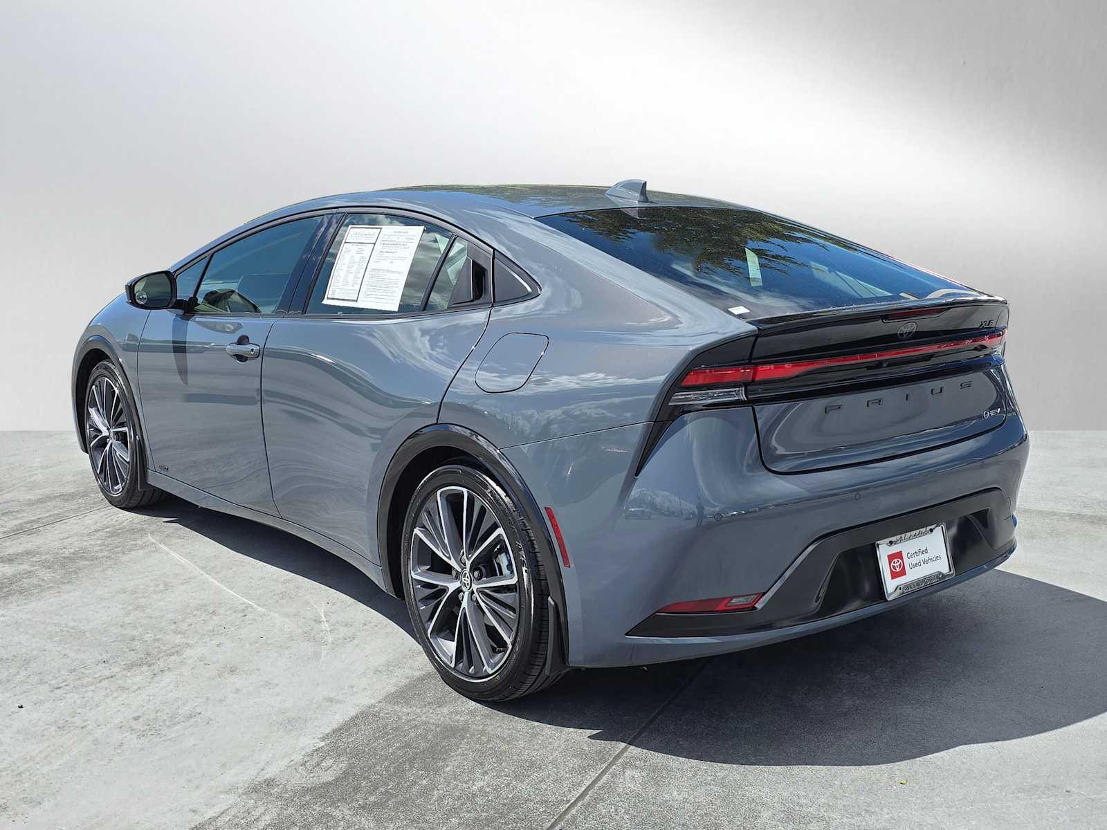 2024 Toyota Prius XLE photo 3