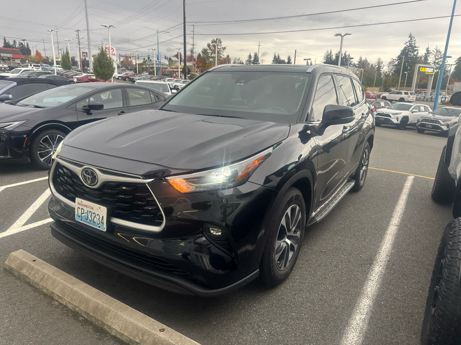 2022 Toyota Highlander XLE photo 2