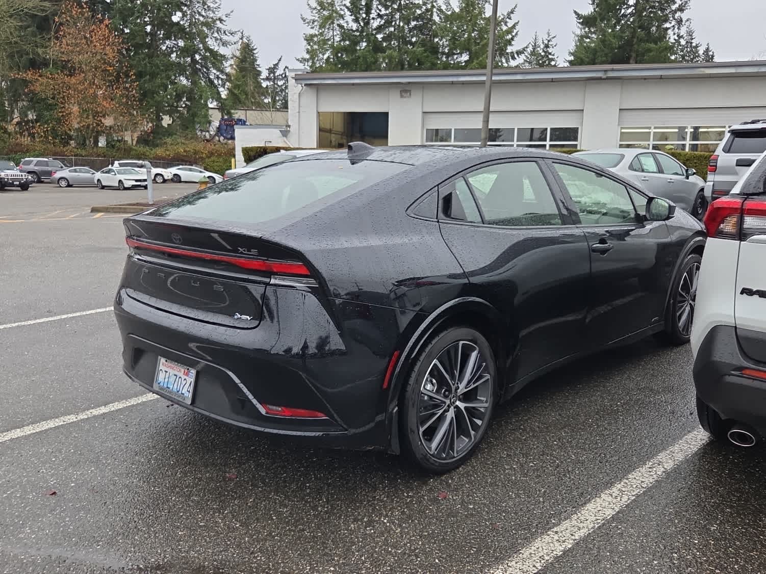 2024 Toyota Prius XLE photo 3