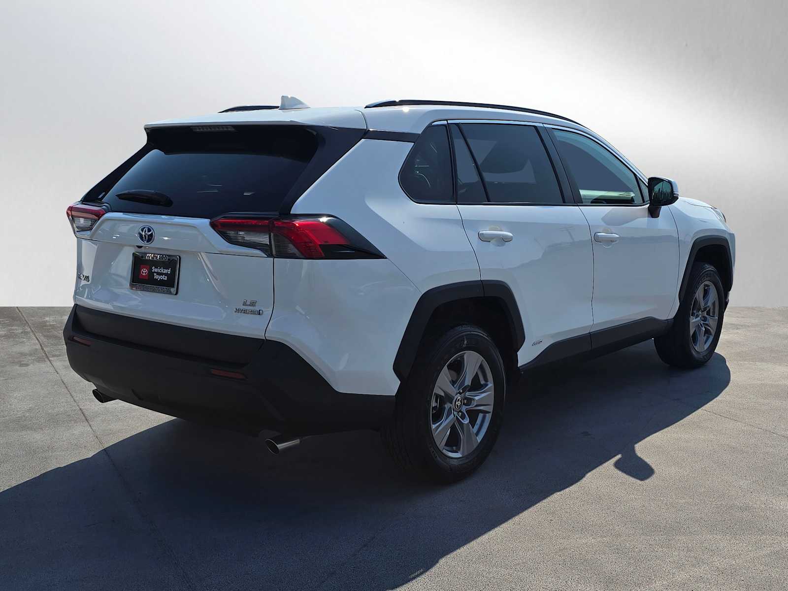 2022 Toyota RAV4 Hybrid LE photo 2