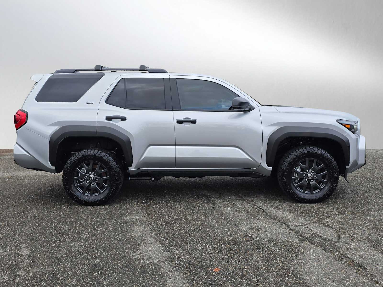 2025 Toyota 4Runner SR5 4WD photo 2