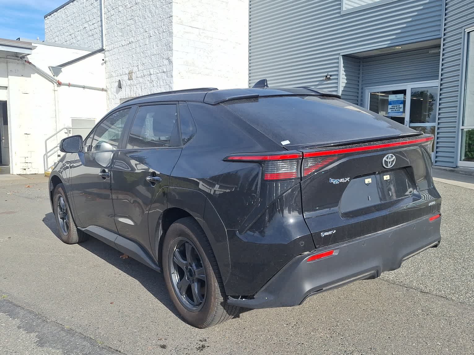 2024 Toyota bZ4X XLE photo 3