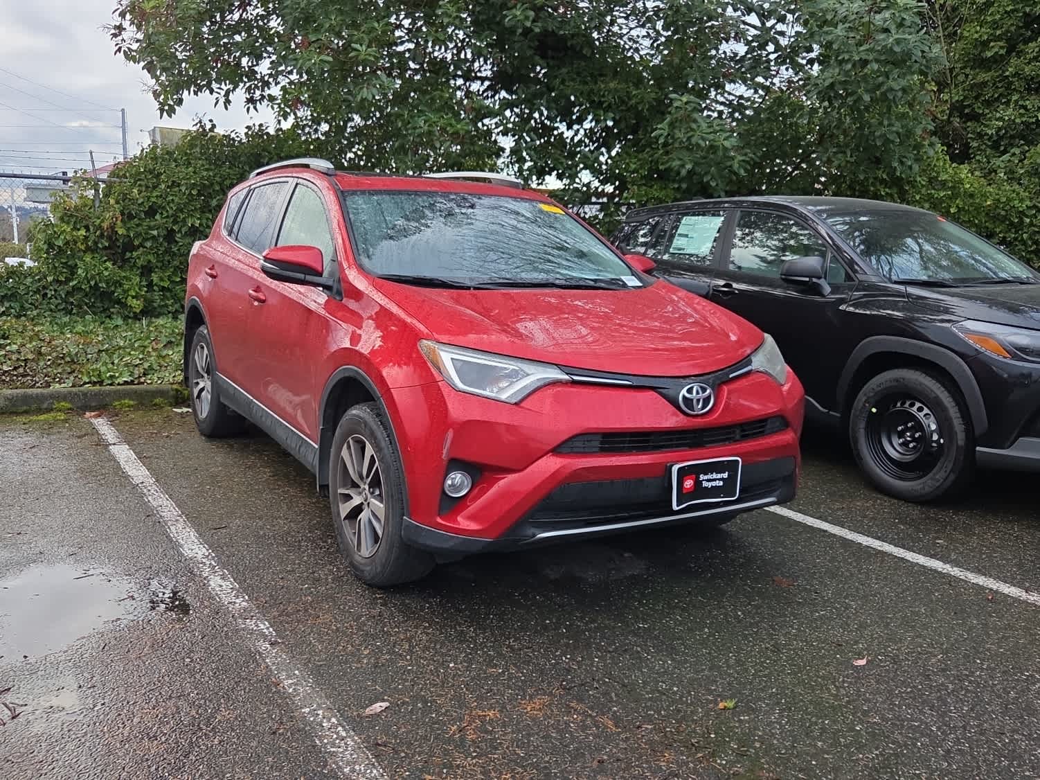 2016 Toyota RAV4 XLE photo 2