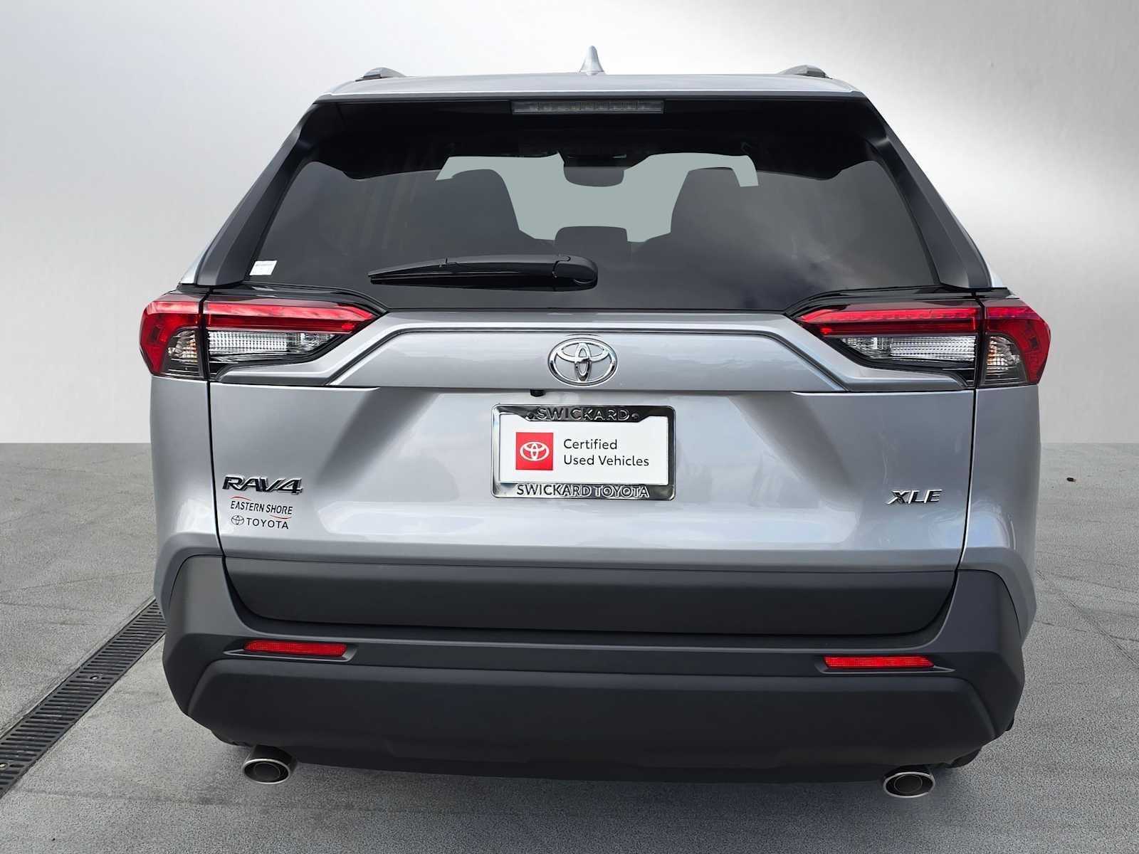 2025 Toyota RAV4 XLE photo 4