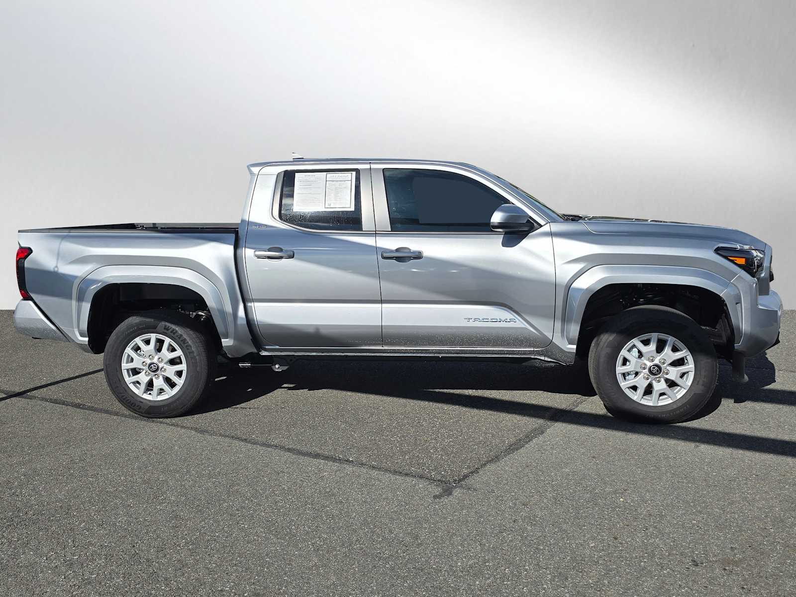 2025 Toyota Tacoma SR5 Double Cab photo 2