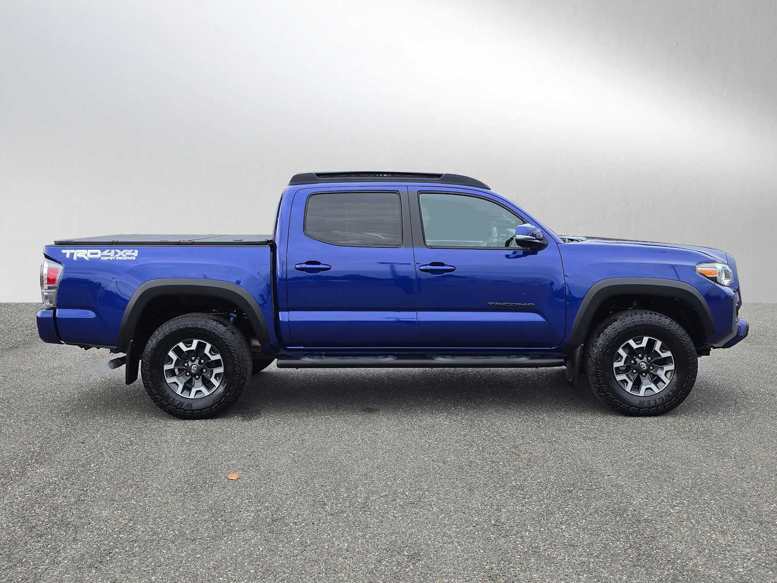 2023 Toyota Tacoma TRD V6 photo 2