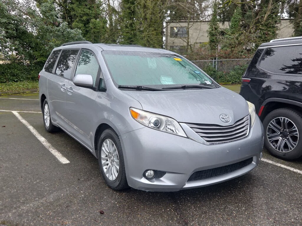 Used 2017 Toyota Sienna XLE Premium 8 Passenger Van
